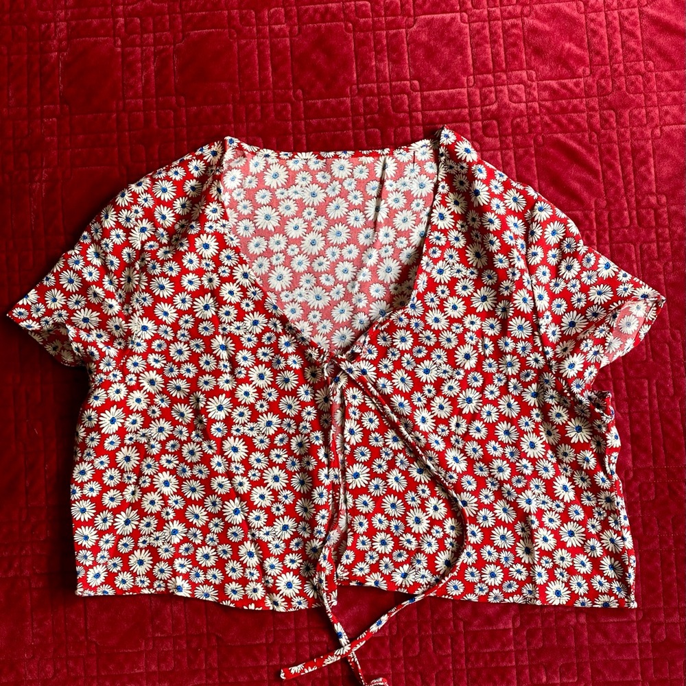 🍓DAISY PRINT TIE-UP CROP🍓